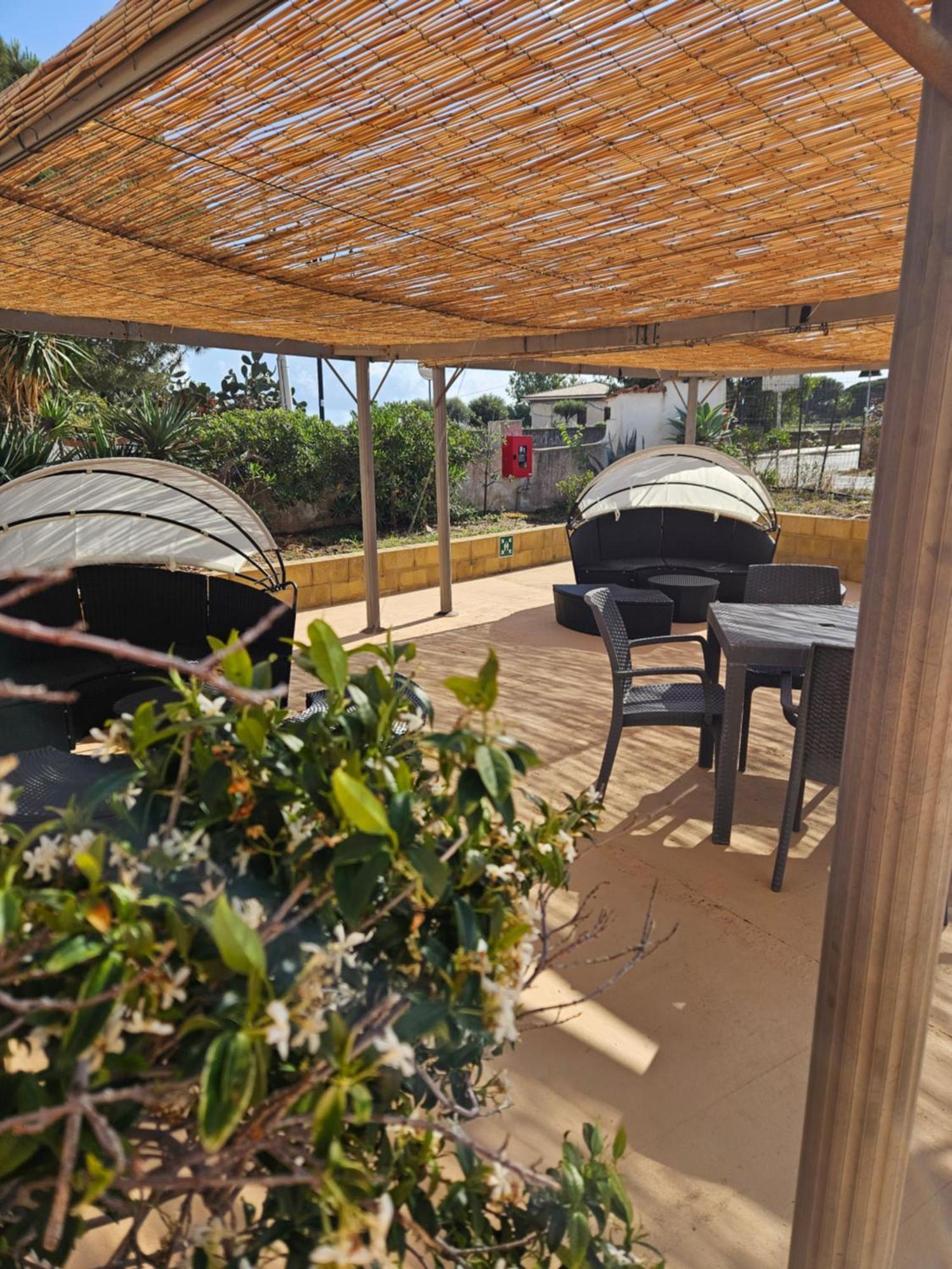 Graceland Rooms And Suites Capo Vaticano Exterior photo